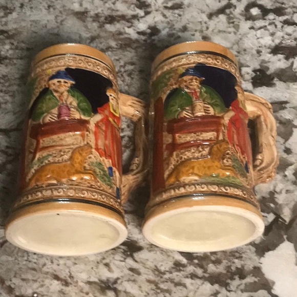 Set of 2 vintage identical hand painted beer steins German style - Picture 8 of 12
